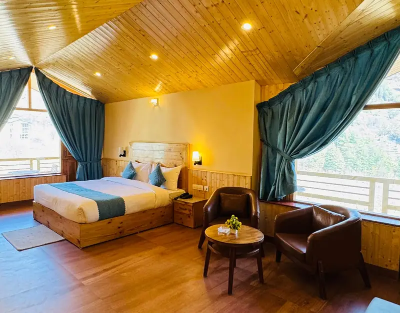 Extravagance Room With Balcony at Dashaur Heights, Burwa Manali