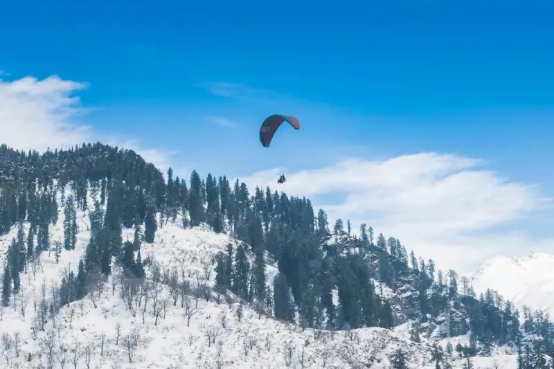 Paragliding in Solang Valley near Dashaur Heights, Manali
