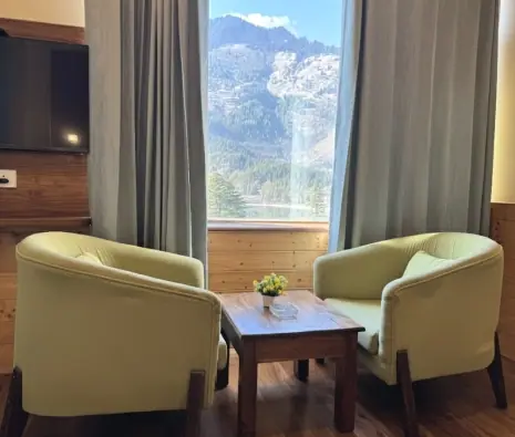 Snow Mount View Room With Balcony at Dashaur Heights, Burwa Manali